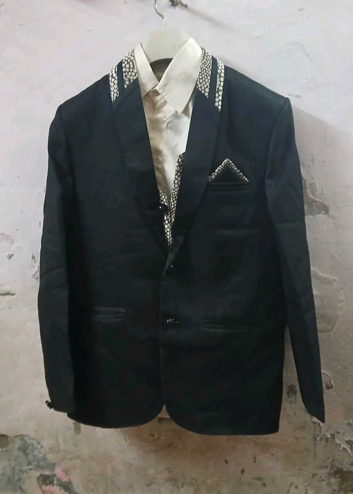Stylish Black Blazer with Unique Collar