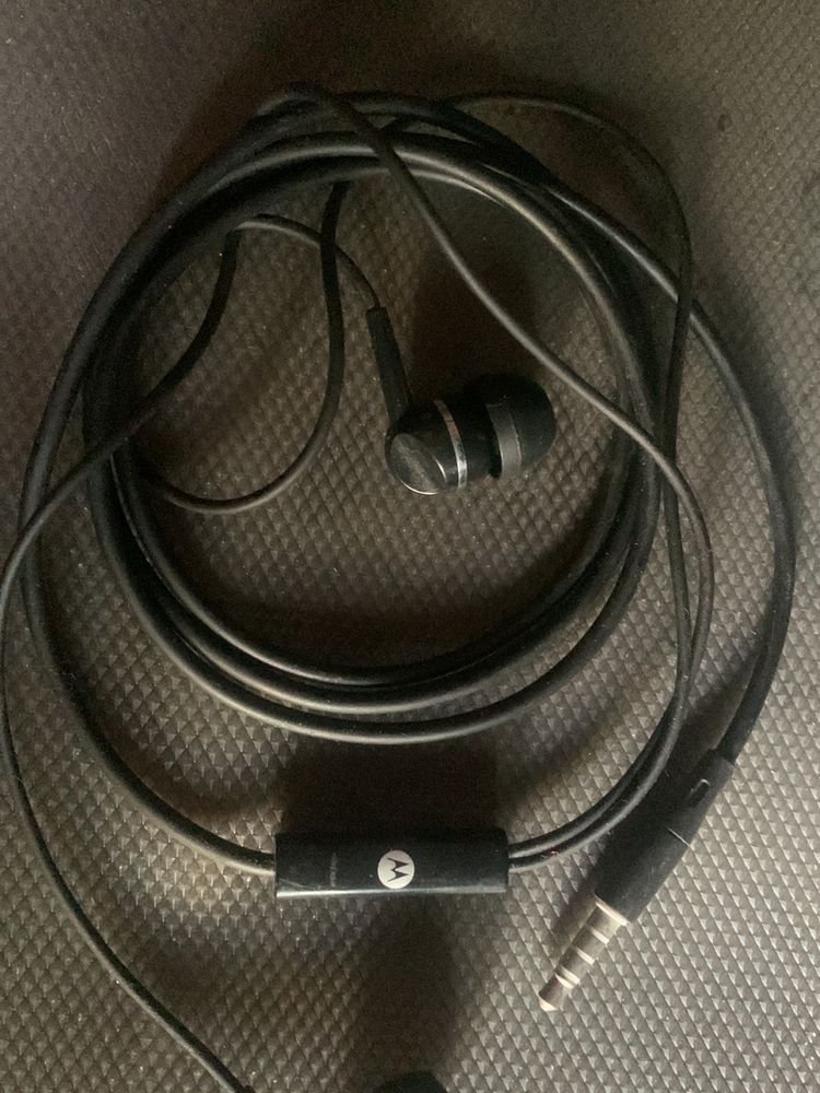 Motorola earphones with Alexa support