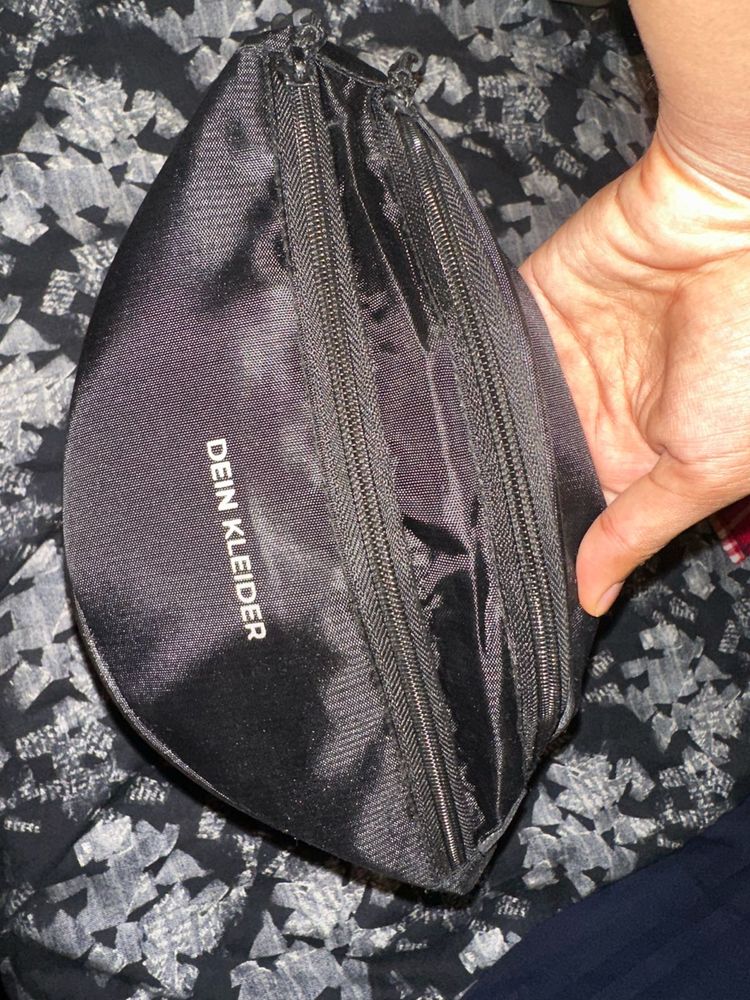 DEIN KLEIDER Black Pouch