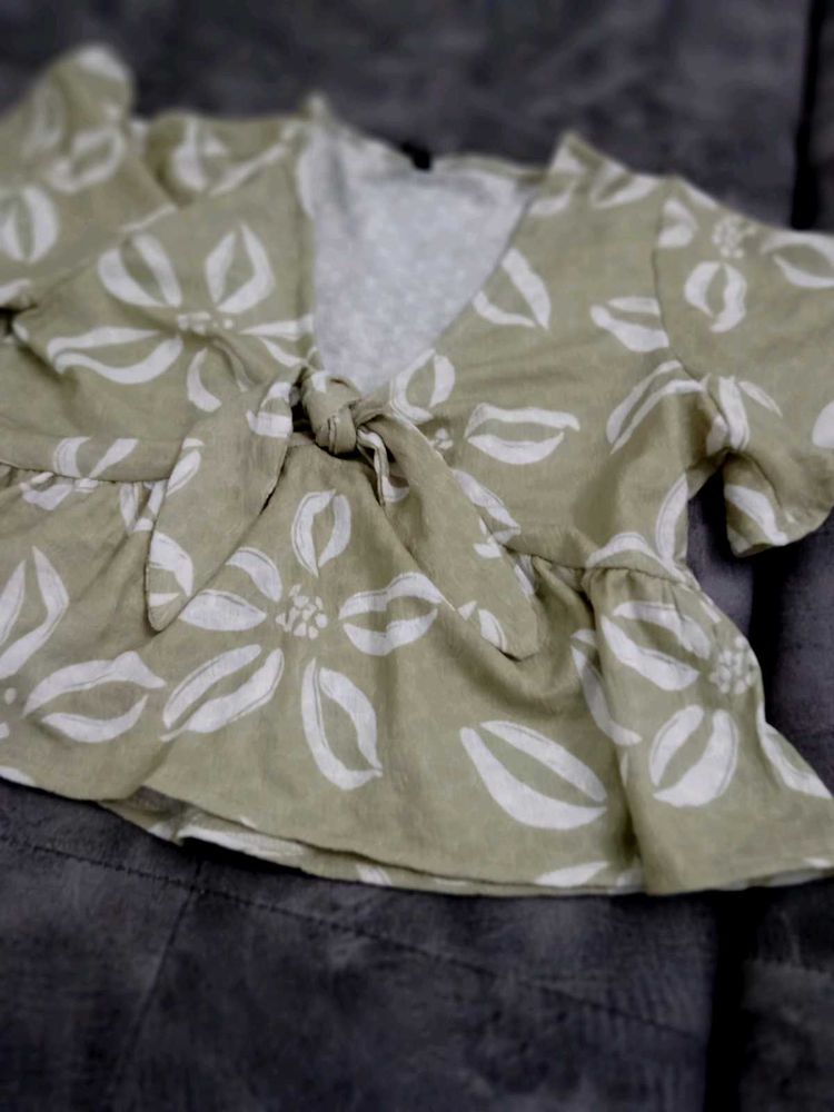 Tie-Front Floral Peplum Top