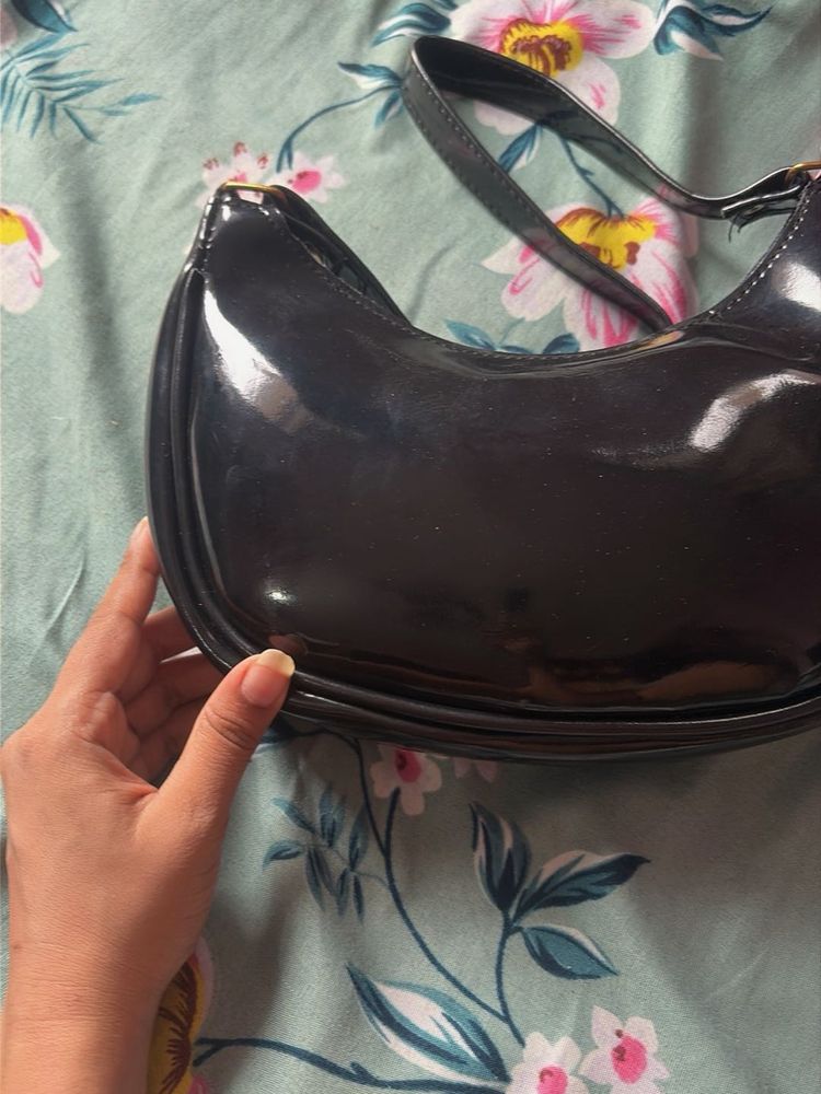 blackkkk sling bag