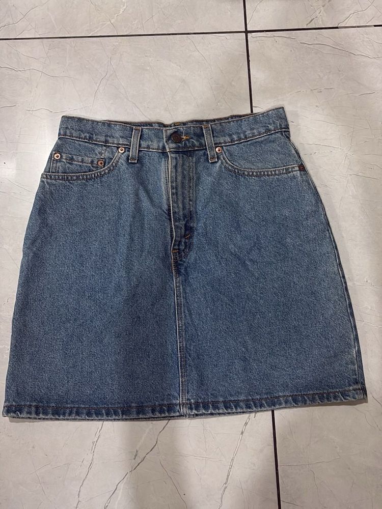 levi’s denim skirt