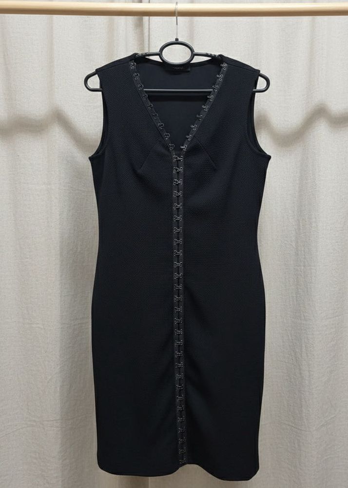 Elegant Black Sleeveless Dress