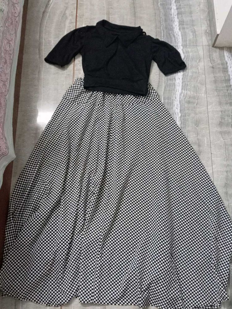 Chic Black Top &amp; Checkered Skirt Set