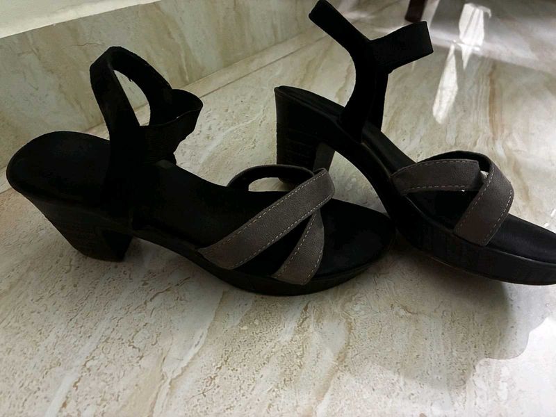 Stylish Black Wedge Sandals