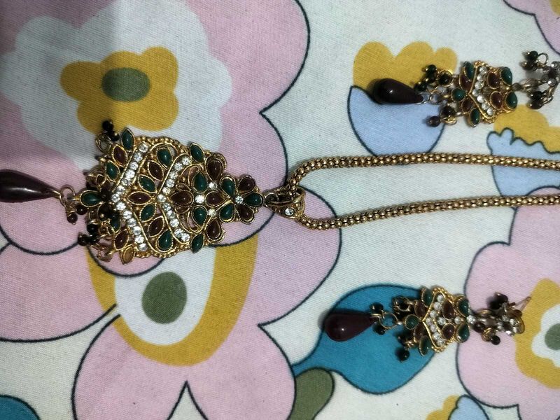Elegant Gold-Toned Necklace &amp; Earring Set