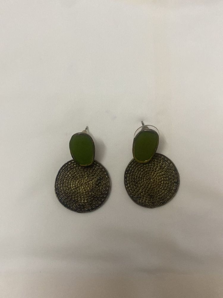 Unique Green &amp; Gold Round Earring