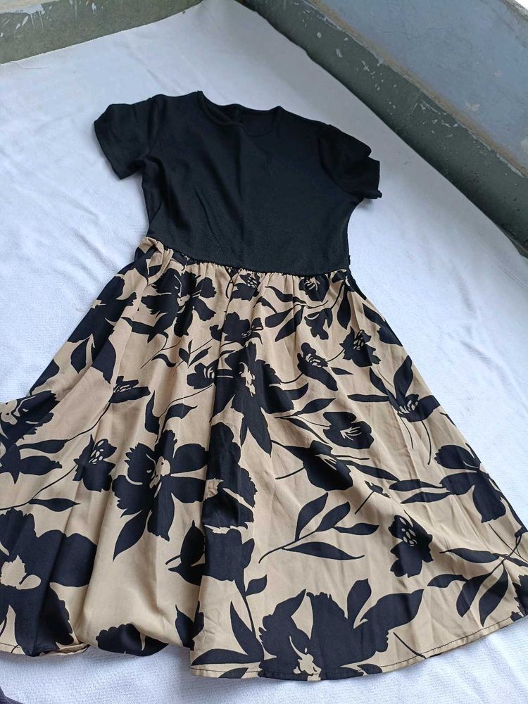 Chic Black &amp; Tan Floral Midi Dress