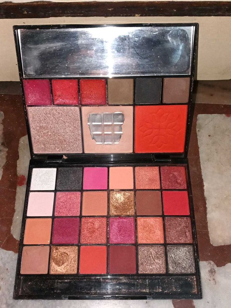 Multi-Color Eyeshadow Palette