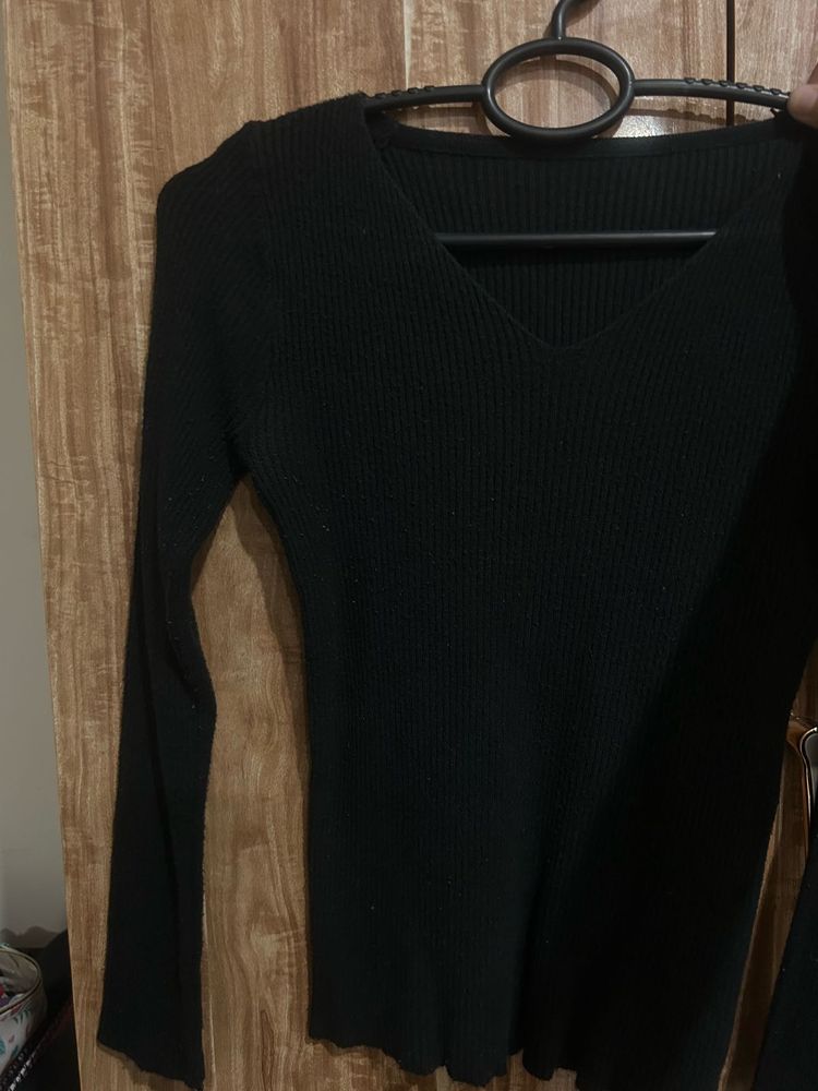 Black Ribbed V-Neck Long Sleeve Top