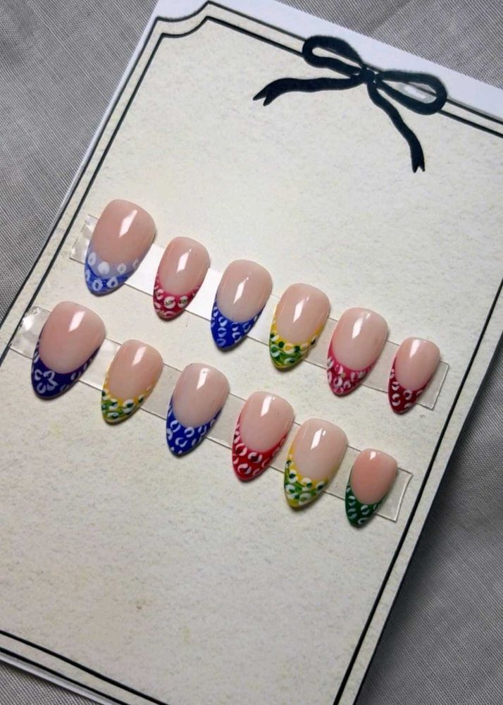 bandhani frech tip nails