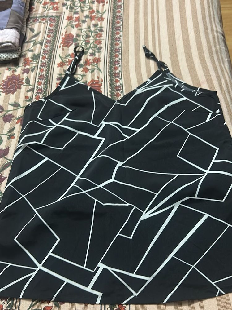 Stylish Black &amp; White Geometric Print Camisole Top