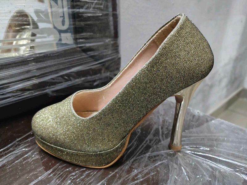 golden sparkling pencil heels