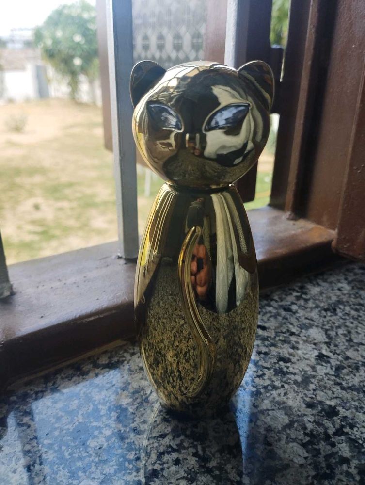Gold Cat Figurine Perfume 💗😻 With Freebie 🎁