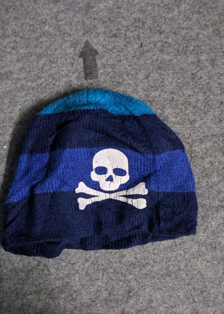 Skull &amp; Crossbones Knit Beanie