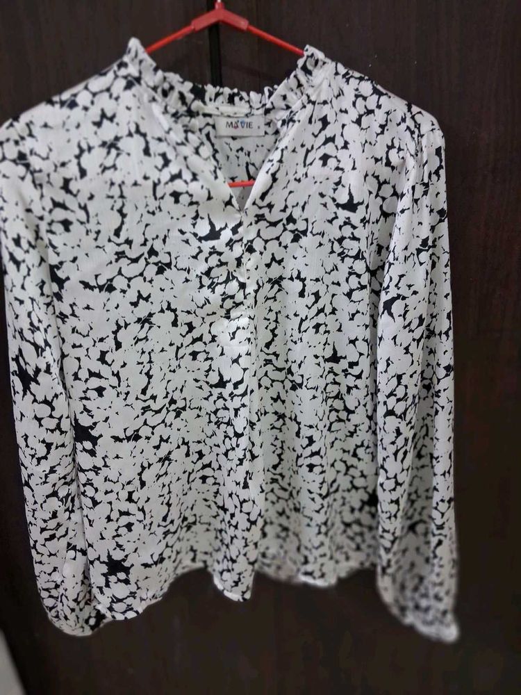 Chic Black &amp; White Print Blouse