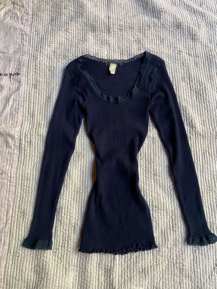 lace fitted full sleeve top