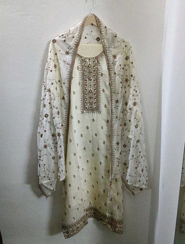 Elegant Embroidered Kurta Set with Dupatta