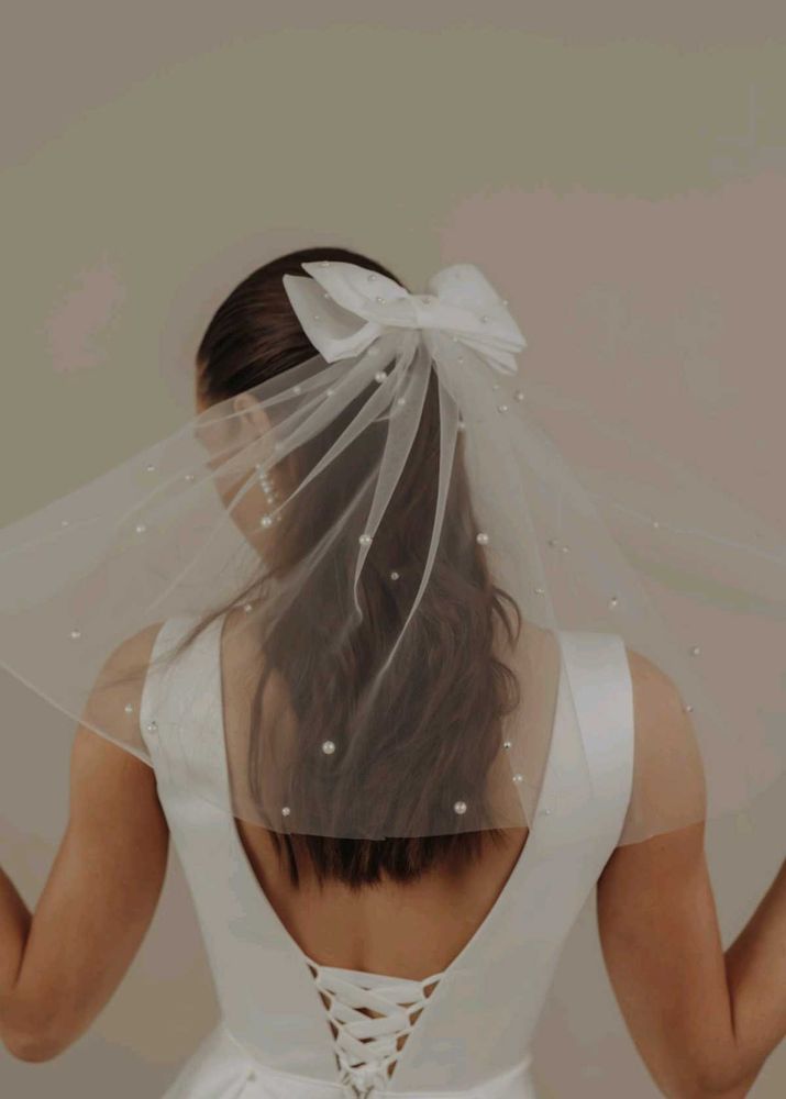 Bow Clip Center Style Veil Type White