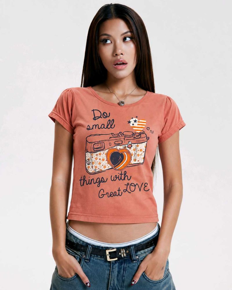 Graphic Camera Print Cropped T-Shirt