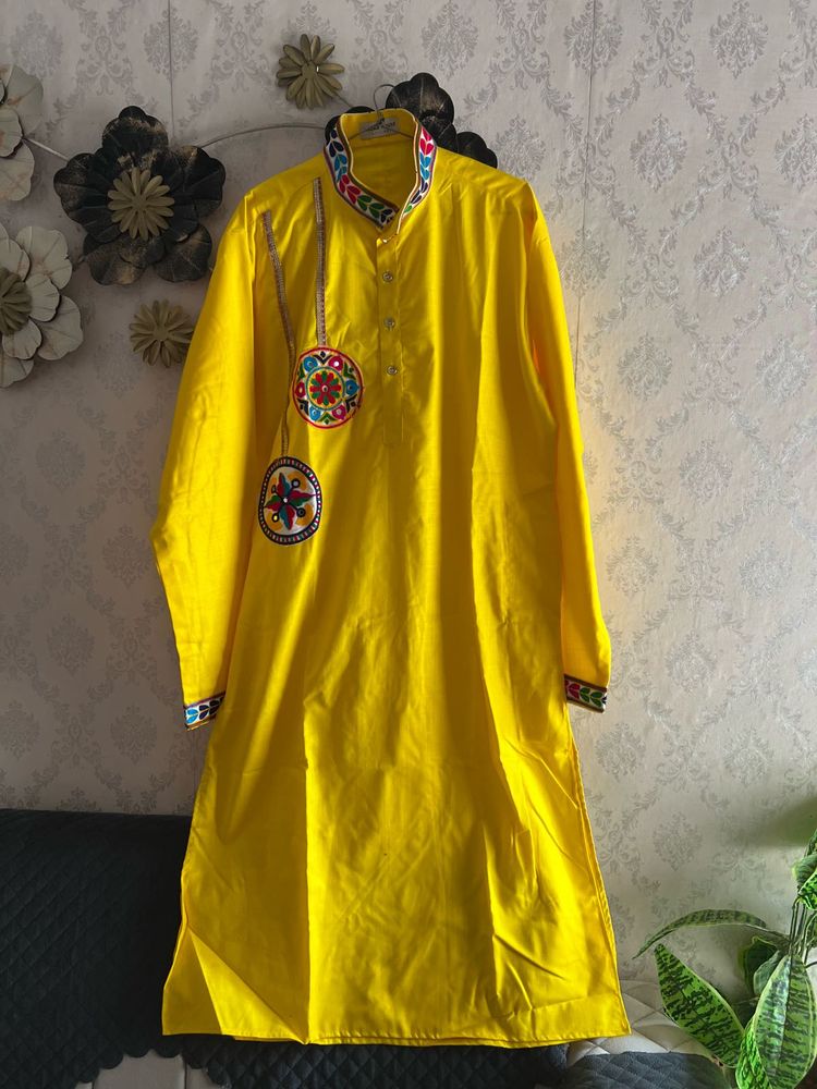 kuchhi work Navratri men kurta