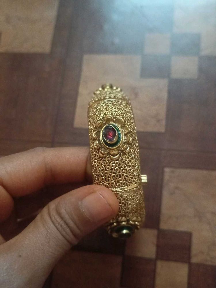 Exquisite Gold Tone Bracelet