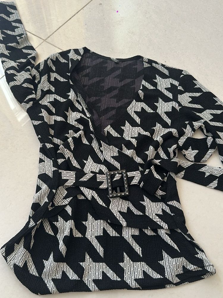 Chic Houndstooth Wrap Dress with Belt