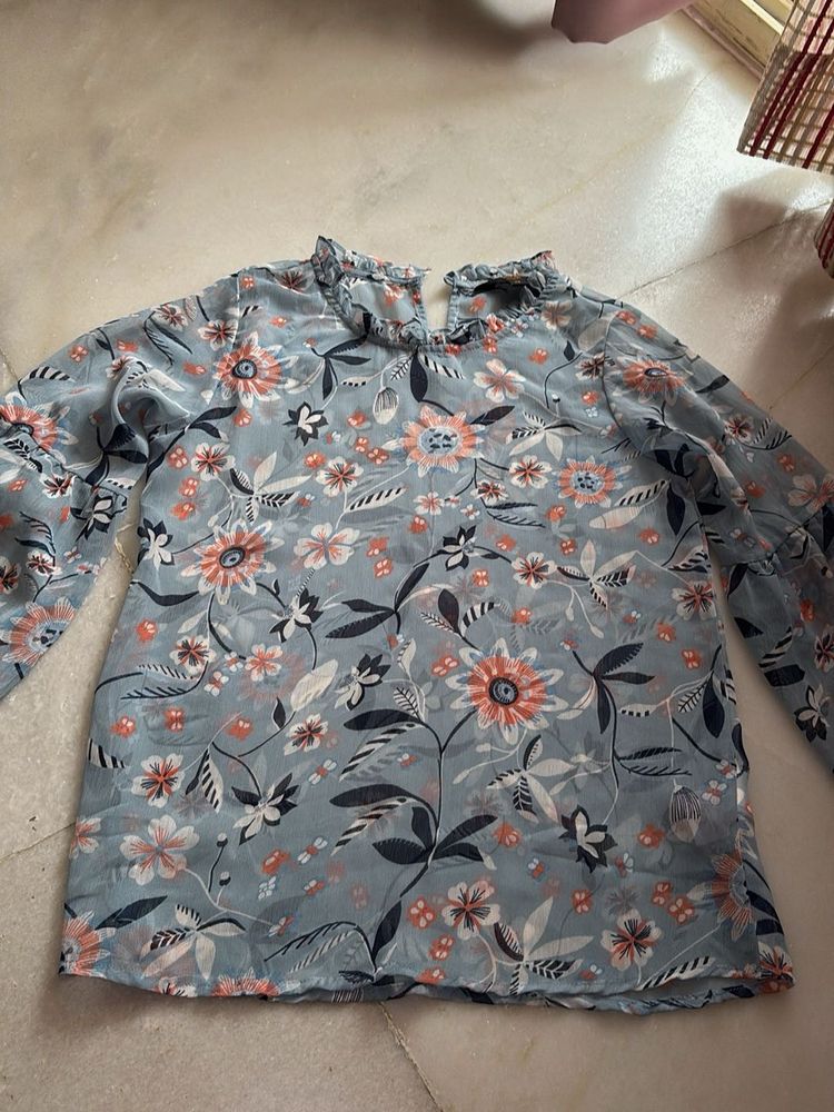 Floral blue zink Ruffle Neck Top