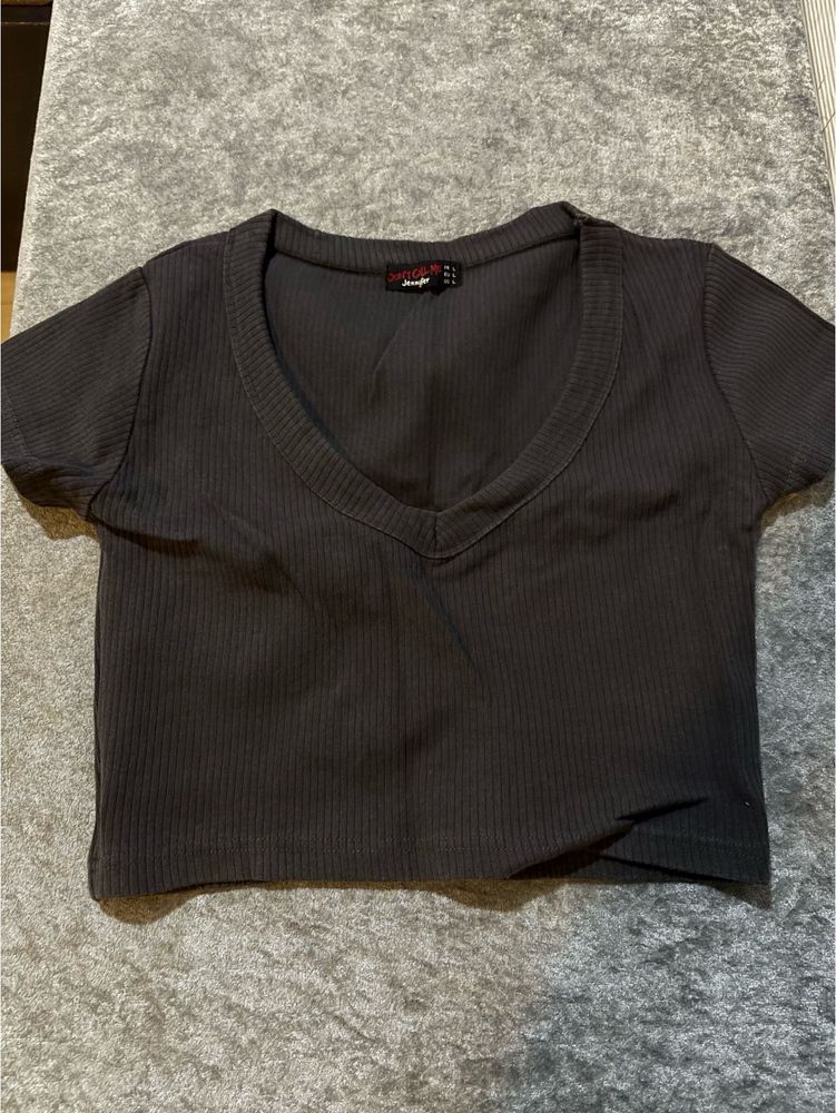 Ribbed V-Neck Crop Top