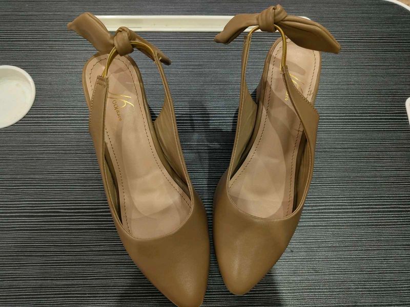 Elegant Tan Slingback Heels perfect and supercomfy