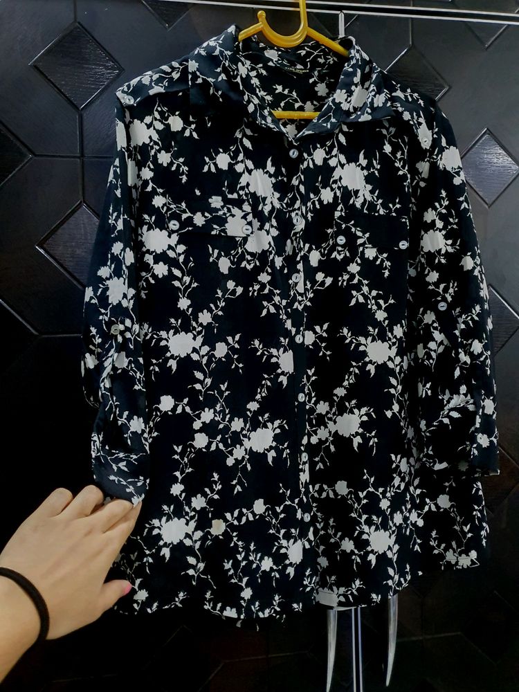 BLACK AND WHITE TOP(NO IRON REQUIRED)