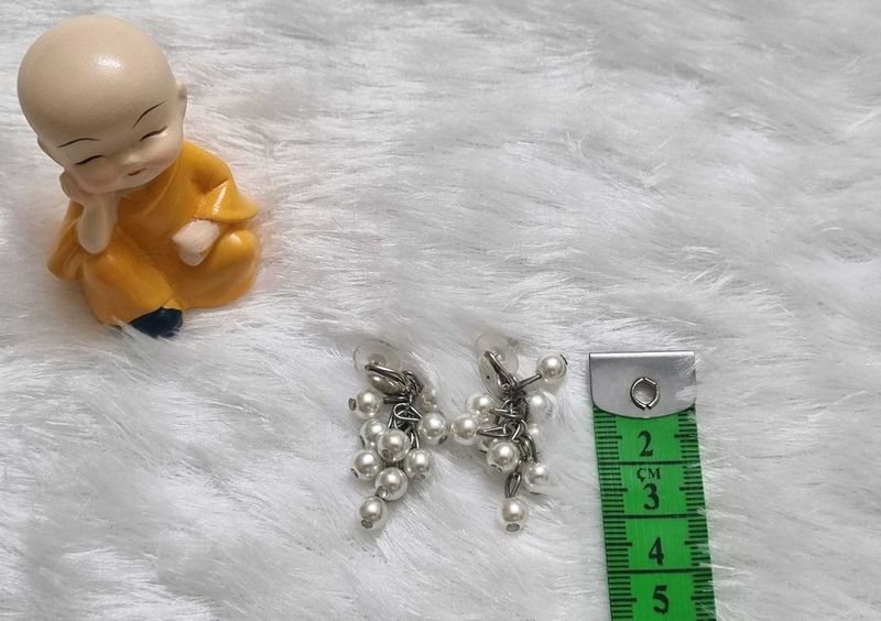 Chic Pearl Dangle Earrings