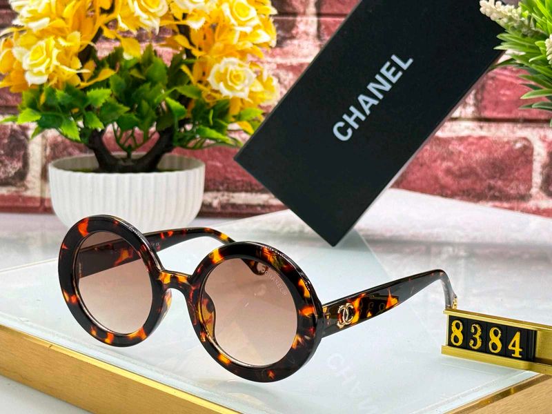 Chic Tortoiseshell Round Sunglasses
