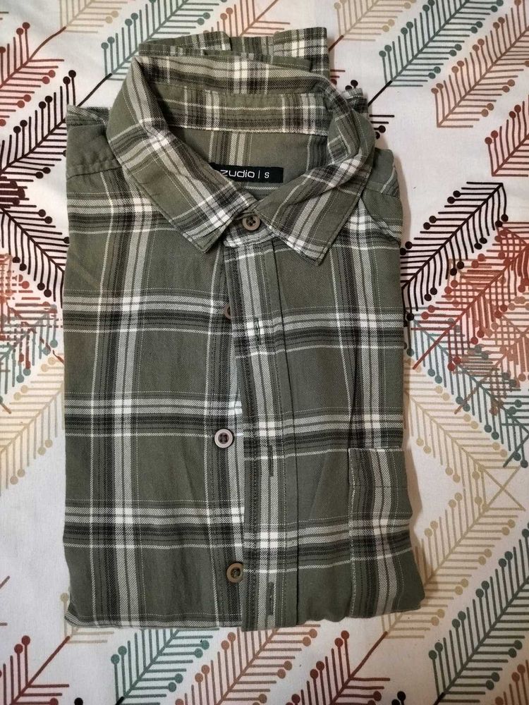 Men's Green Plaid Button-Down Shirt