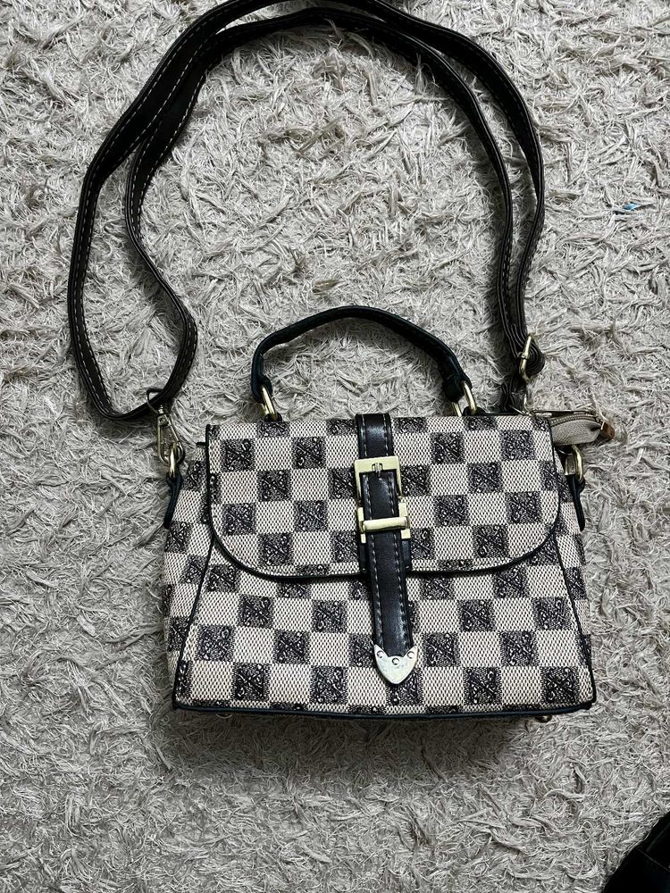 Chic Checkered Crossbody Bag