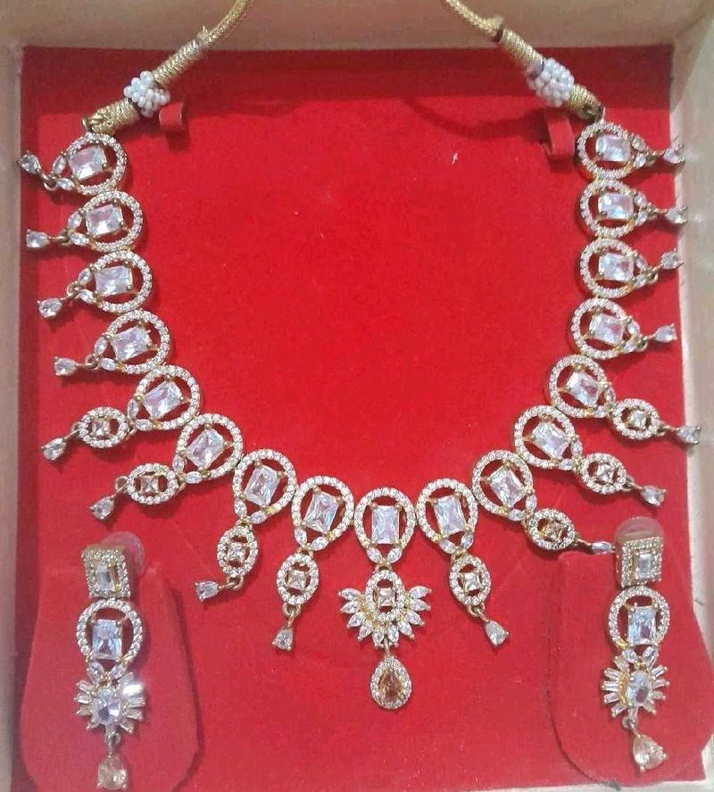 SALE🎊🎊🎊Elegant AD Necklace and Earring Set