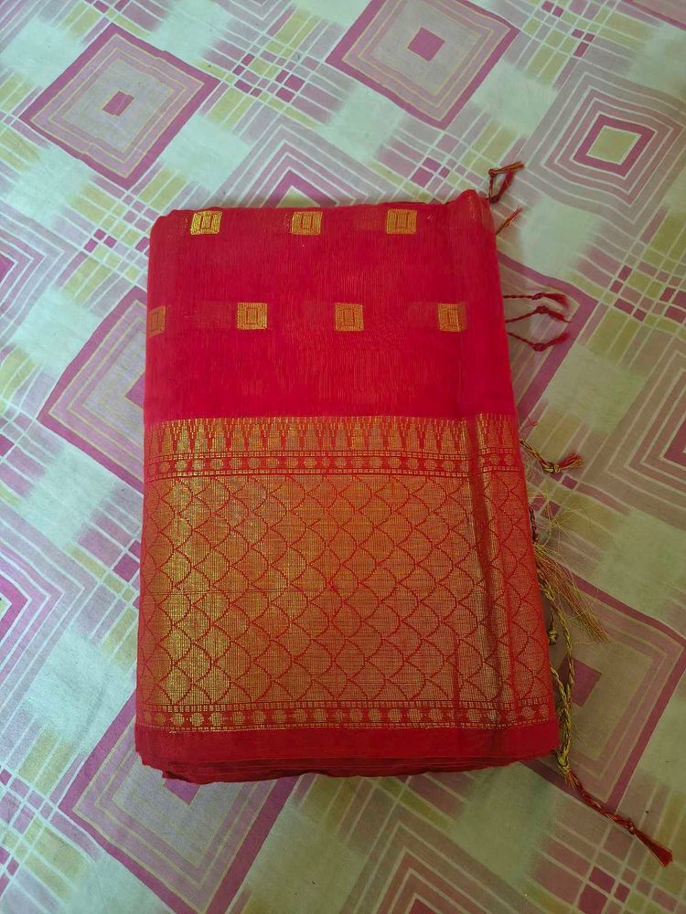 Vibrant Red Saree with Gold Border ( combo )