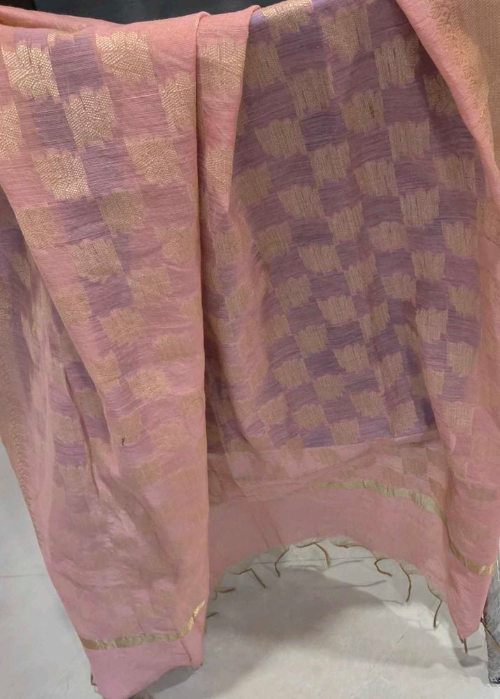 Elegant Pink &amp; Gold Checkered Dupatta
