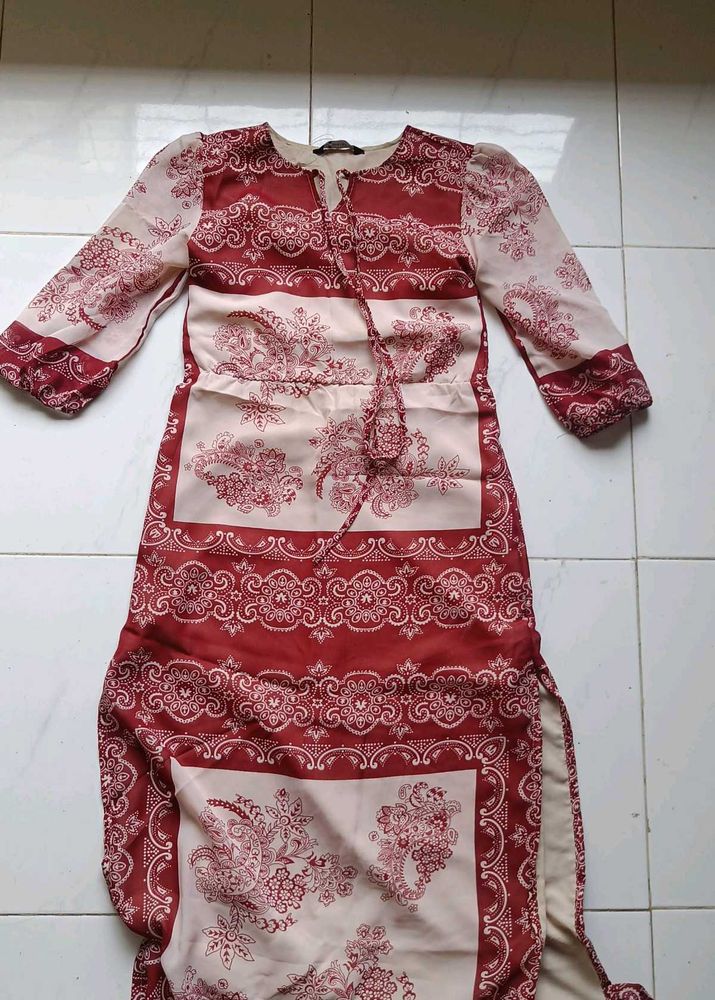 Elegant Red &amp; Cream Paisley Print Maxi Dress