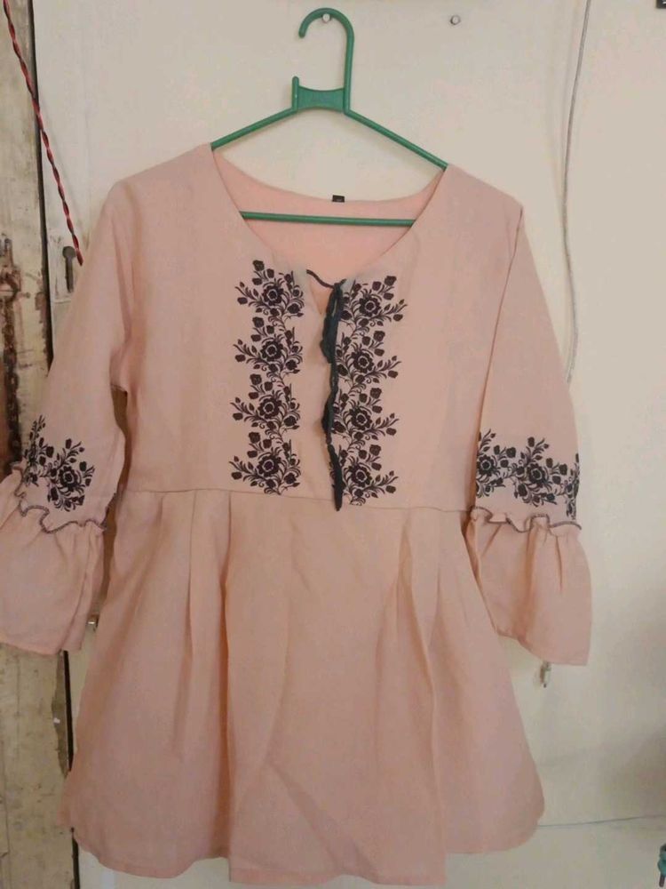 Embroidered Flowy Top - Perfect for Casual Wear