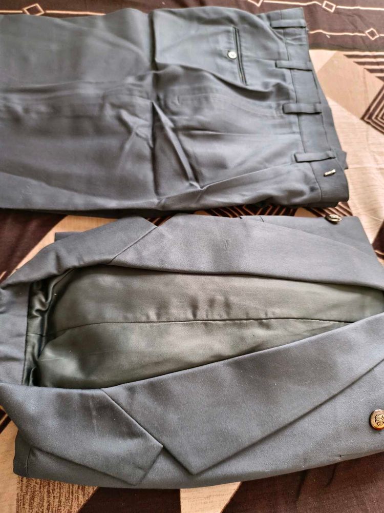 offer Men's Suit blazer and Trousers
