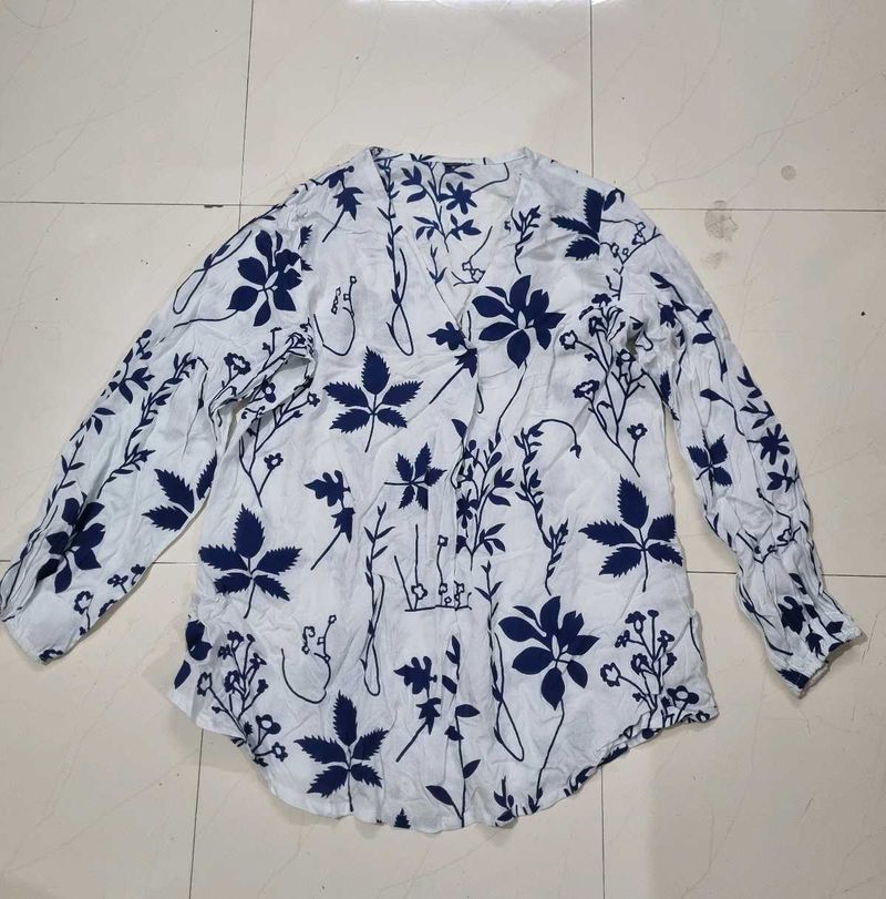 White &amp; Blue Floral Print Top