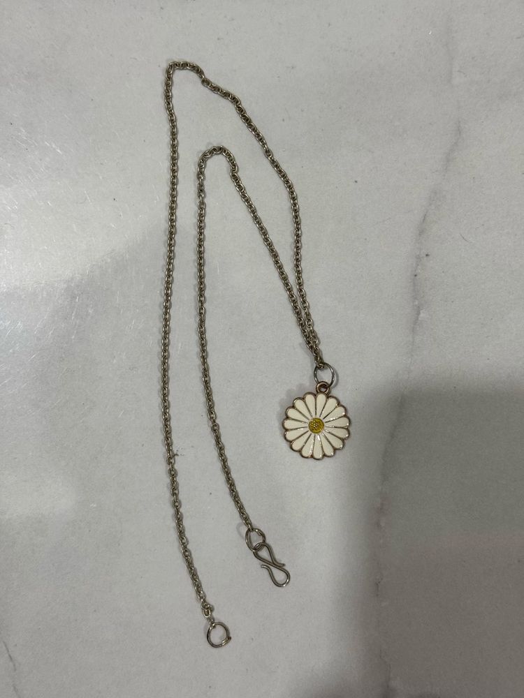 Daisy Pendant Necklace
