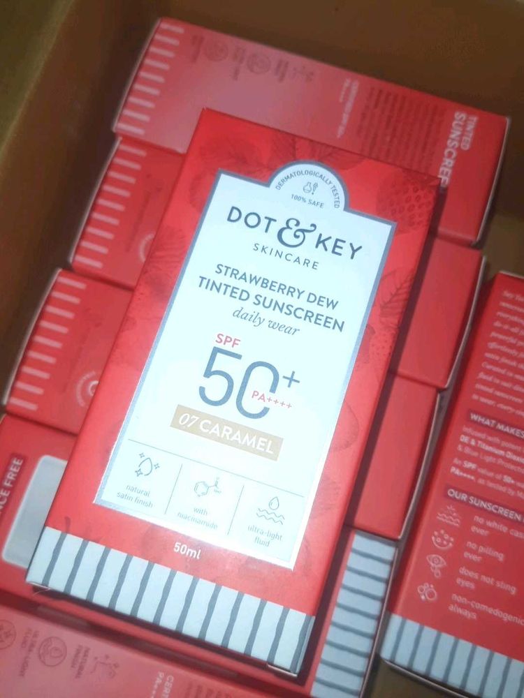 DOT &amp; KEY Strawberry Dew Tinted Sunscreen SPF 50+