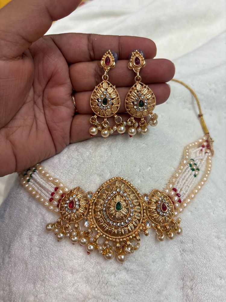 Exquisite Kundan Necklace and Earring Set