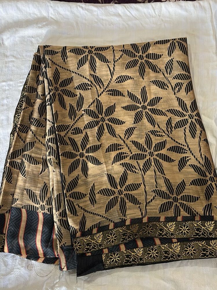 Floral Design Saree with attached Black blouse pie