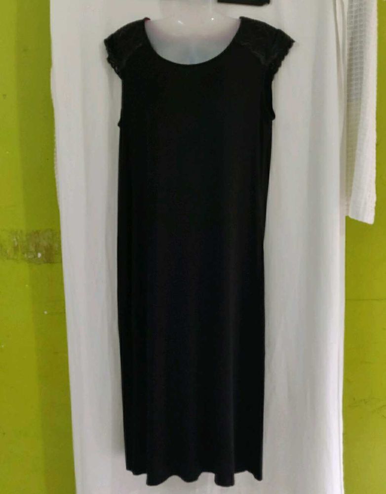 george Elegant Black Maxi Dress with Lace Accents