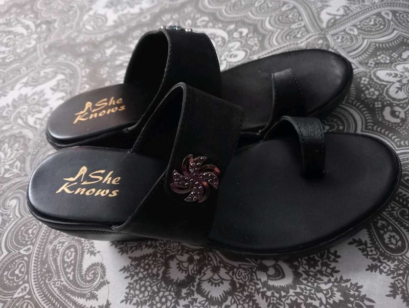 Stylish Black Flat Sandals