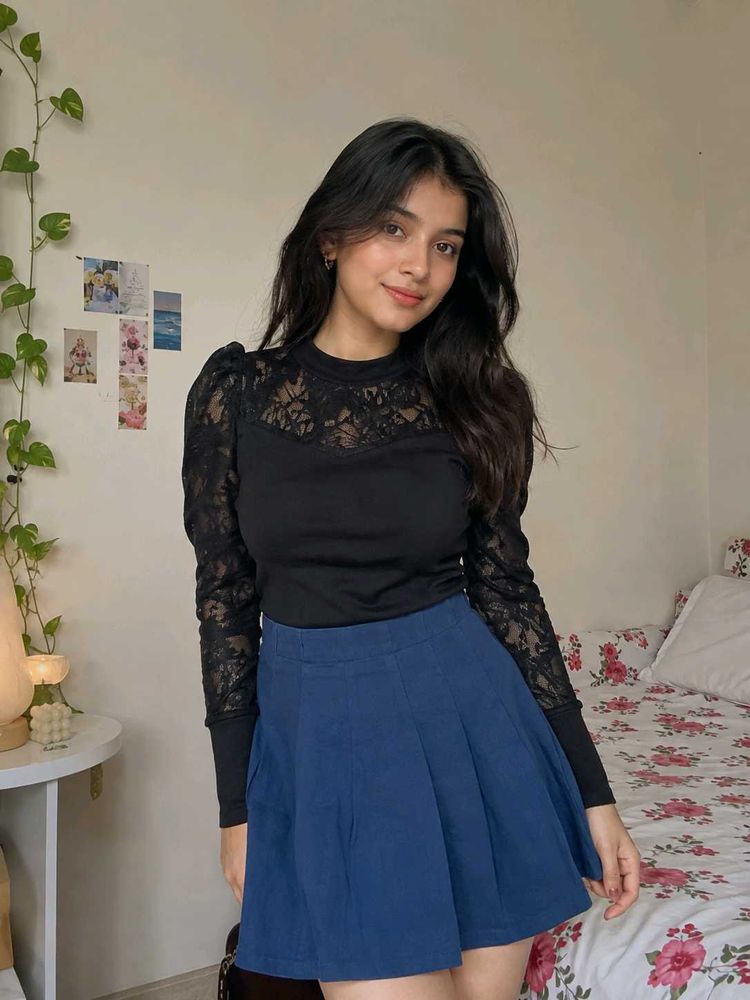 Chic Black Lace Sleeve Top