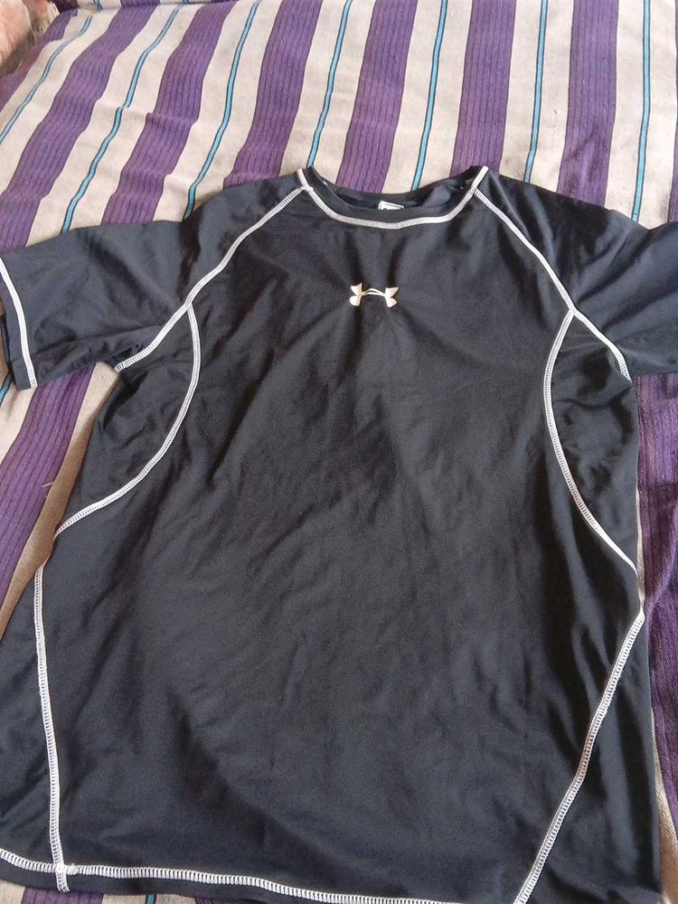 Under Armour Short Sleeve T-Shirt